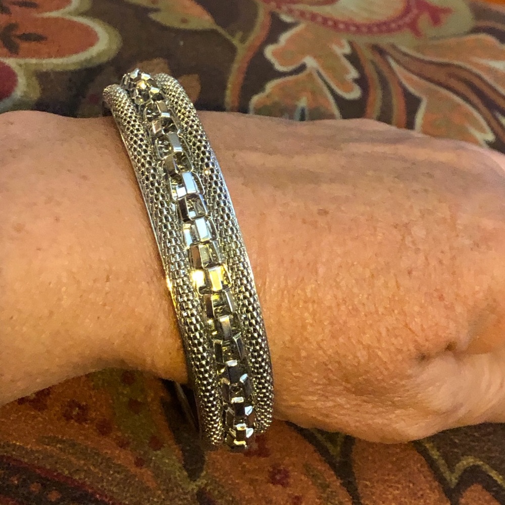 Great bangle. Size large